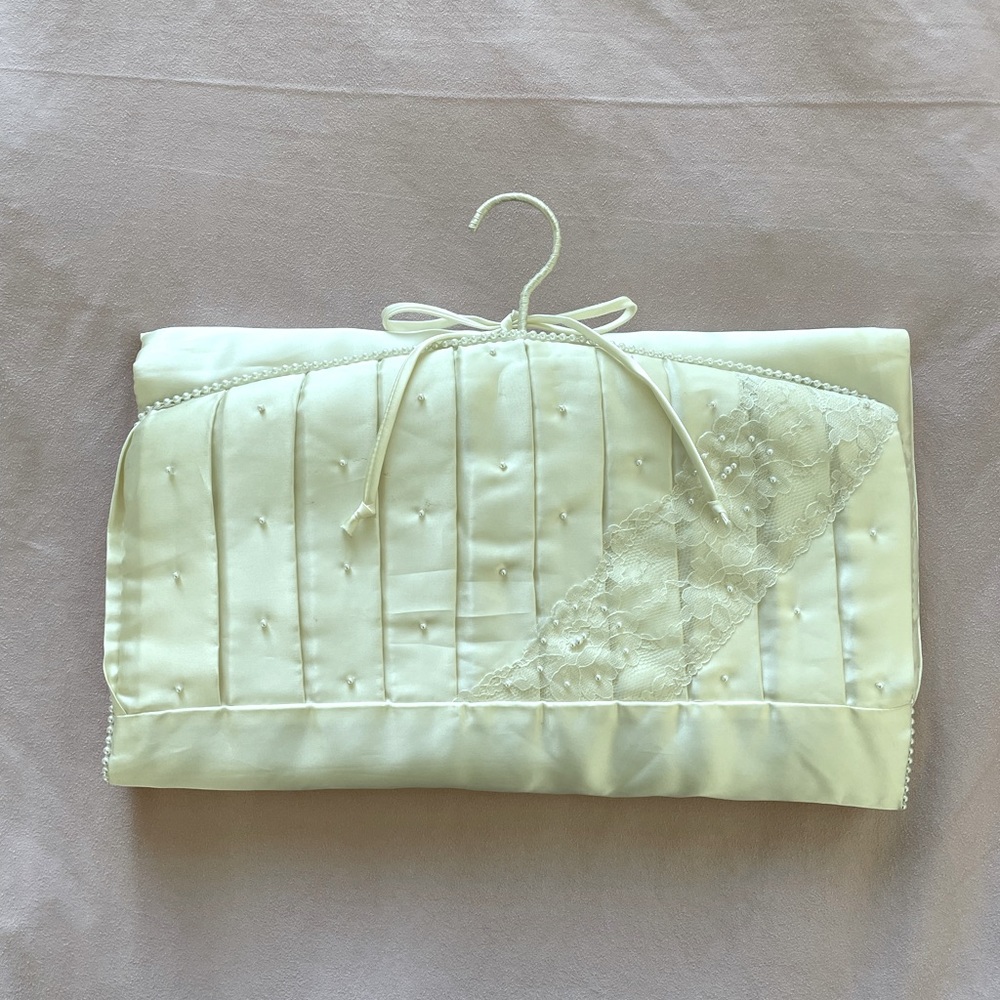 Cream satin lingerie organiser. Perfect for travel, lace and faux pearl trim